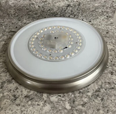 Hampton Bay Clifton 13 pulgadas níquel cepillado LED montaje empotrado SOLO PIEZA DE REPUESTO Foto 1 de 4