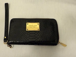 MICHAEL KORS Black Essentials Snakeskin Zip Around Wallet Wristlet with Strap - Picture 1 of 6
