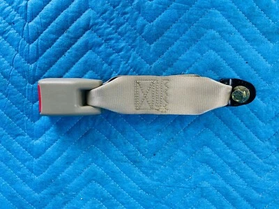 Hyundai Sonata Rear Seat Belt Buckle RH or LH Beige:TI 2002 2003 2004 2005 OEM - Image 1 of 4
