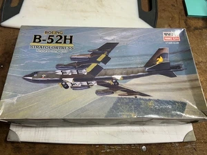 MiniCraft B-52H Stratofortress...Kit 14430 ..1/144...MINT - Picture 1 of 2