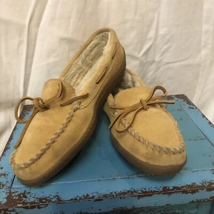 Minnetonka Women’s Hard sole Pile-lined Moccasin Slippers Size 9 Good Condition  - Picture 1 of 13