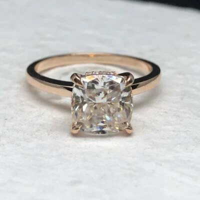 Anillo de compromiso de moissanita brillante corte cojín de 2,59 quilates enchapado en oro rosa de 14 quilates Foto 1 de 4