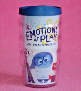 10 oz. Vaso, tapa TERVIS ~ DE ADENTRO HACIA AFUERA ~ Emociones en juego, Disney Pixar, usado - Imagen 1 de 4