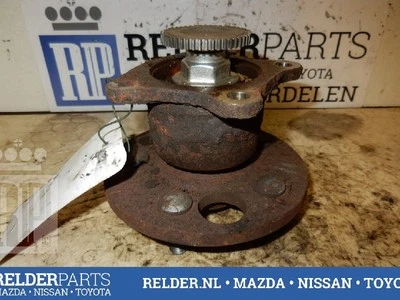 MOYEU DE ROUE ARRIÈRE Toyota Avensis (T22) 2002 #82406 - Photo 1/2