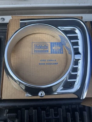 NOS 1967 福特 FALCON 右手头灯门 C7DZ-13064-A — 第 1/3 张图片