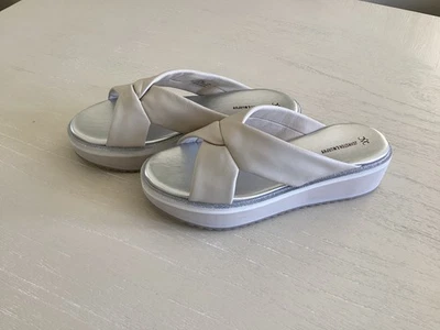 Sandalia Johnston & Murphy Grace banda cruzada hueso talla 9 rer $138 Foto 1 de 4