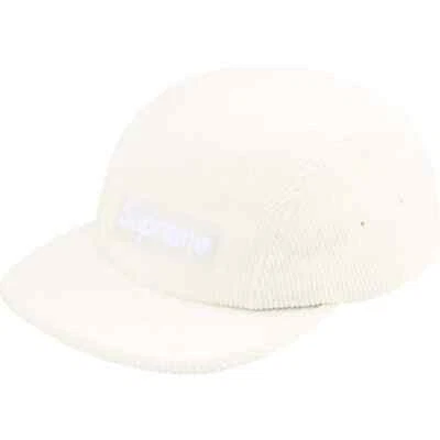 Boné de acampamento Supreme veludo branco - Imagem 1 de 2