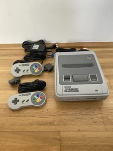 Super Nintendo Konsole - PAL -  2 Controller - Nintendo - SNES - Original - Bild 1 von 12