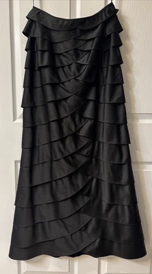 Falda Adrianna Papell Evening Essentials negra satinada con volantes crinolina 8 Foto 1 de 4