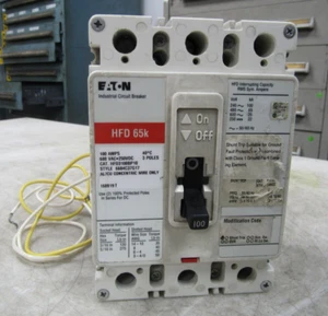 đŸ’¥EATON 100 AMP CIRCUIT BREAKER 3 POLE 600 VAC 250 VDC HFD3100BP10 W/ SHUNT TRIP - Picture 1 of 9