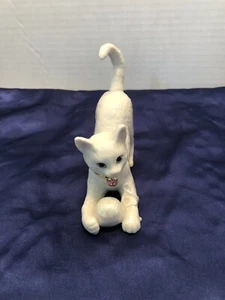 Lenox weiße Porzellan Katze "Garnknäuel" Figur - rosa Stein & goldenes Halsband - Bild 1 von 12