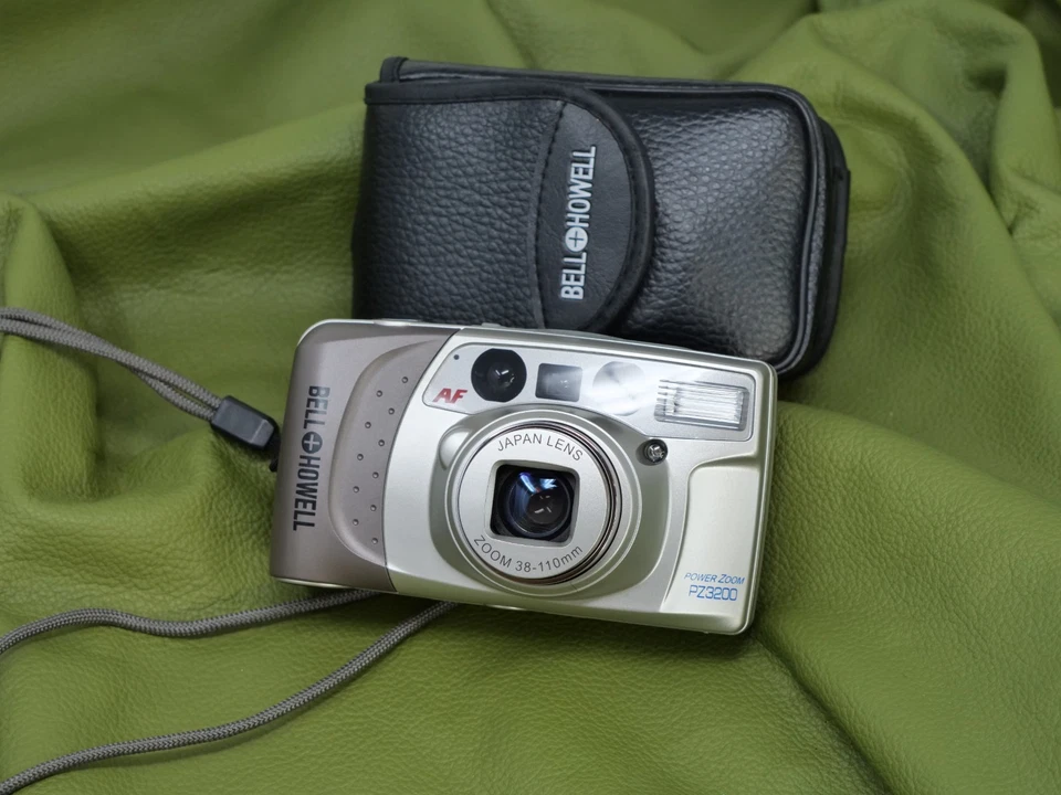 #2007 Bell & Howell Power Zoom PZ3200 35mm Point and Shoot Film Camera - Image 1 of 4