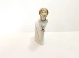 VTG Lladro Girl in Nightdress Leans In For A Kiss Porcelain Figurine Retired EUC - Picture 1 of 4