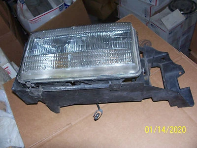 FARO Y SOPORTE FLEETWOOD BROUGHAM 1994 1995 1996 IZQUIERDO OEM USADO CADILLAC Foto 1 de 4