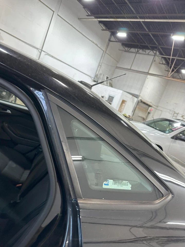 Used Left Quarter Glass fits: 2017 Ford Focus Sdn black moulding Left Grade A Foto 1 de 4