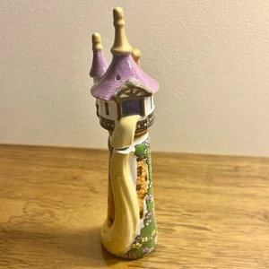 "Raro agitador de sal y pimienta de torre Rapunzel enredada de Disney magnético 6""" - Imagen 1 de 9