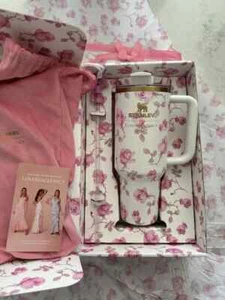 Stanley x Love Shack Fancy Ribbon Rosa 40oz Löscher BRANDNEU - Bild 1 von 7