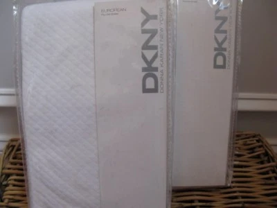 2 fundas blancas DKNY PURE PUCKER Matelasse con puntada de diamante Euro Foto 1 de 4
