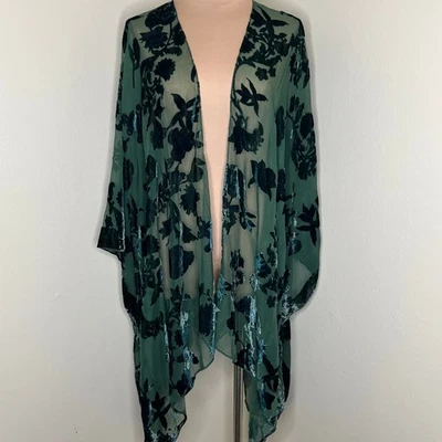 Kimono Torrid Ruana OS Verde Burnout Terciopelo Capas Abiertas Versátil Boho Floral  Foto 1 de 4