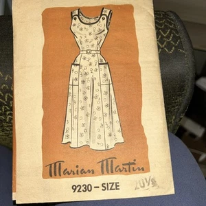 5 YARDS 1940's  Floral Cotton Dress or Quilt  &   Marian Martin Dress Pattern - Picture 1 of 8