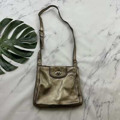 Bolso Cartera Bandolera Cuero Fossil Plateado Dorado Metálico Cuadrado Mediano Foto 1 de 4