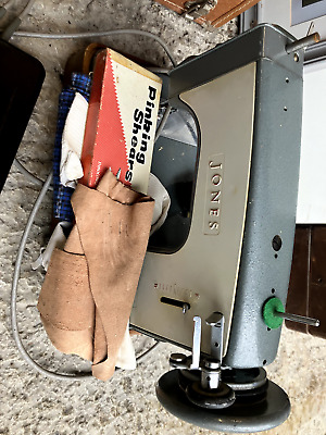Vintage Jones Sewing Machine • 23.32€