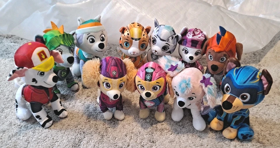 Nickelodeon Paw Patrol Everest & Zuma... Spin Master Plush Toys 9" lot of 11 🐶 - Image 1 of 4