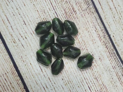 Cuentas verdes checas vintage de vidrio prensado Foto 1 de 4