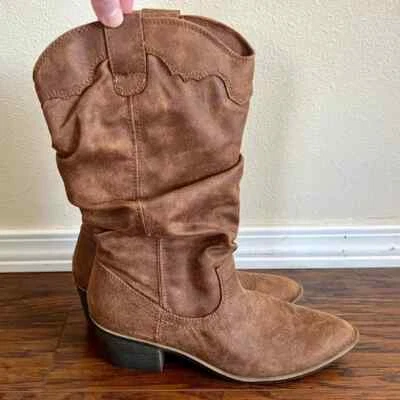 NUEVO EN CAJA Botas Vaqueras Rampage Yasmin Imitación Gamuza TALLA 11 M... TELA WHISKY SOTRESS Foto 1 de 4