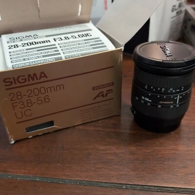 SIGMA 28-200D F/3.8-5.6 UC ASPHERICAL ZOOM LENS Canon AF MOUNT  With CAPS - Image 1 of 4
