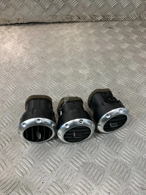 2005 AUDI TT SET OF 3  DASHBOARD AIR VENTS 8N0820901A #2 - Image 1 of 3