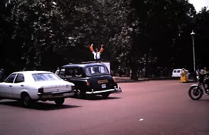 Vintage 70's Kodachrome Slide, London Street Scene, Taxi Cab, Traffic Policeman - Picture 1 of 1