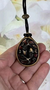 Collana stringa conchiglia tartaruga finta pesce Koi medaglione lungo inciso boho unisex - Foto 1 di 12