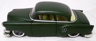 2004 Muscle Machines 1/24 Scale Loose Die-Cast 1954 Chevrolet Green Car - Image 1 of 4