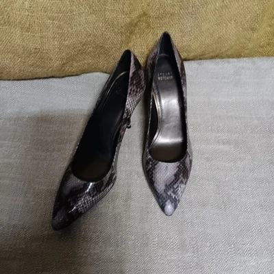 ¡¡GUAU!! STUART WEITZMAN ~ TAUPE "PIEL DE SERPIENTE" ESTAMPADO BOMBAS!! TALLA 12M- 2 DISPONIBLES Foto 1 de 4