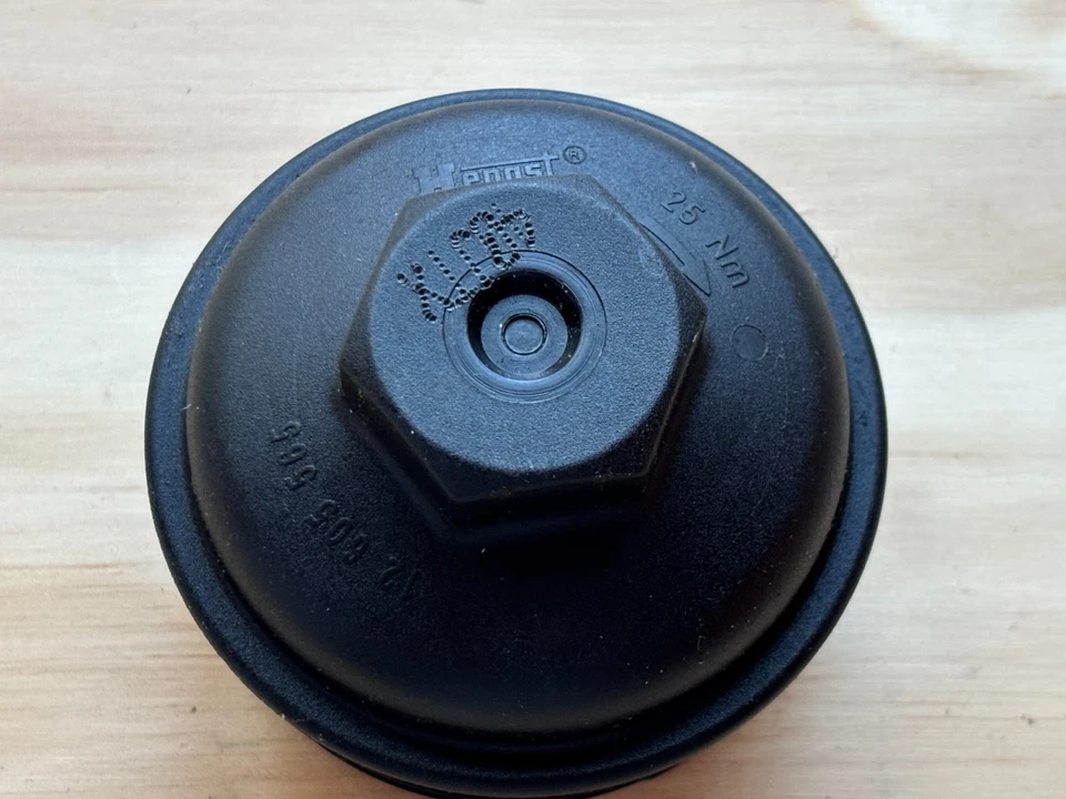Tapa de filtro de aceite Hengst 12 605 366 GM 2,4 L Equinox Terrain Regal Verano Chevy OEM Foto 1 de 4