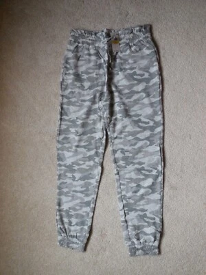 Pantalones Jogger Juniors Derek Corazón Bolsa de Papel Cintura Tejidos Talla Mediana Gris Camuflados Foto 1 de 4