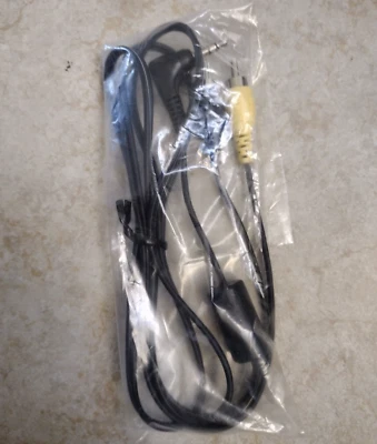 Tripp Lite 3.5mm Stereo to 2 RCA Video Y-Splitter Adapter - Image 1 of 2