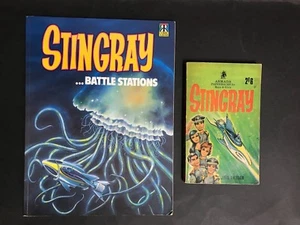 STINGRAY PAPERBACK BOOK & STINGRAY BATTLE STATIONS COMIC BOOK - Imagen 1 de 1