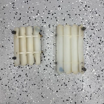 00-23 KAWASAKI KX65 Rm65 OEM PROTECTOR DE RADIADOR PROTECTOR REJILLA VENTILACIÓN + Pernos Foto 1 de 4