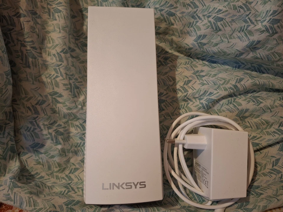 Linksys Velop WHW03 V2 router tri-band home mesh WiFi 5 - Immagine 1 di 2