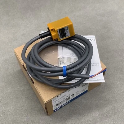 New In Box OMRON Proximity Switch TL-N7MD1 TLN7MD1 Free Shipping - Image 1 of 4