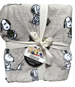 NEW Peanuts Halloween Snoopy Images Velvet Soft TWIN Size Blanket 60in x 90in - Picture 1 of 8