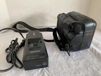 Panasonic Palmcorder PV-20D VHS AFx8 Video CamCorder Camera - Image 1 of 4