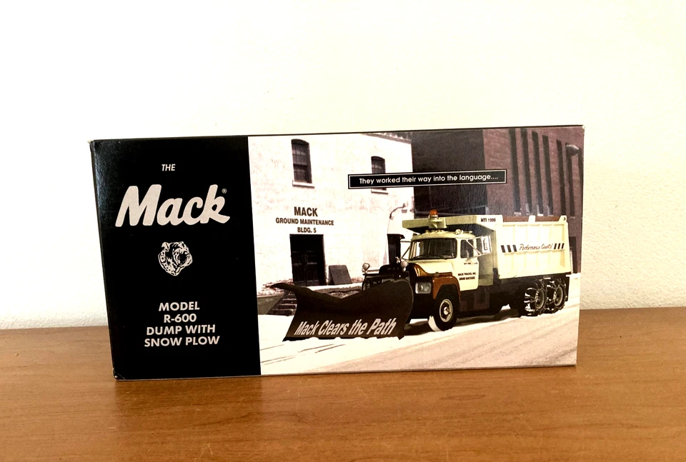 First Gear 1960 Model R-600 Mack Dump With Snow Plow 19-2461 1/34