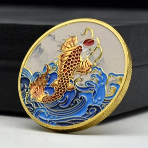 Moneda Desafío Oro Carpa Koi Lucky Medalla Adorno Personaje 'Fu' Chino - Imagen 1 de 12