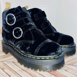 Dr Martens Vegan Devon Velluto Platform Nero Donna 7 Stivali Doppia Fibbia Gotico - Foto 1 di 11
