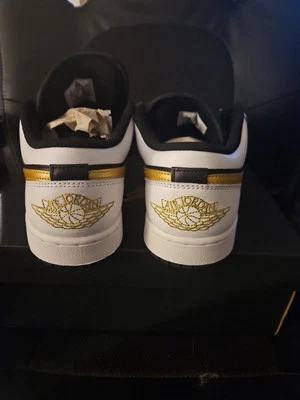 Размер 9 и - Air Jordan 1 низкий золотой свуш - Изображение 1 из 4