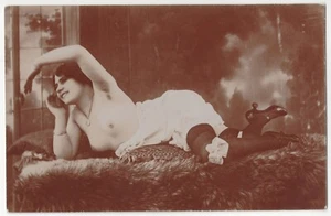 1900's Reclining French Nude Photograph - Youthful, Beautiful, Black Stockings - Picture 1 of 2