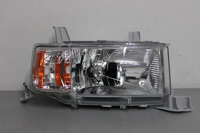 2004 2006 SCION XB RIGHT SIDE HEADLIGHT - Image 1 of 4